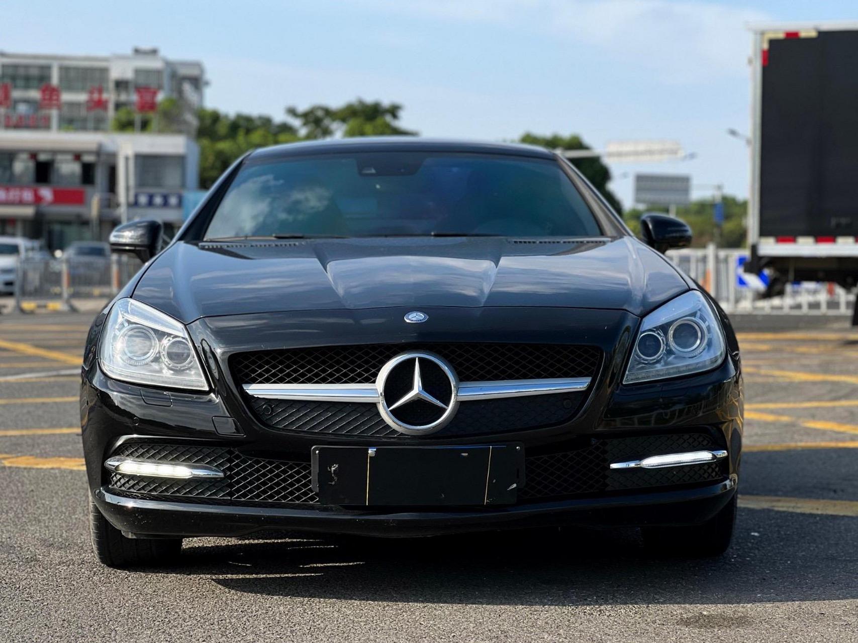 奔驰slk200硬顶敞篷 上牌日期:2014年8月 车辆车型:跑车 车辆产地