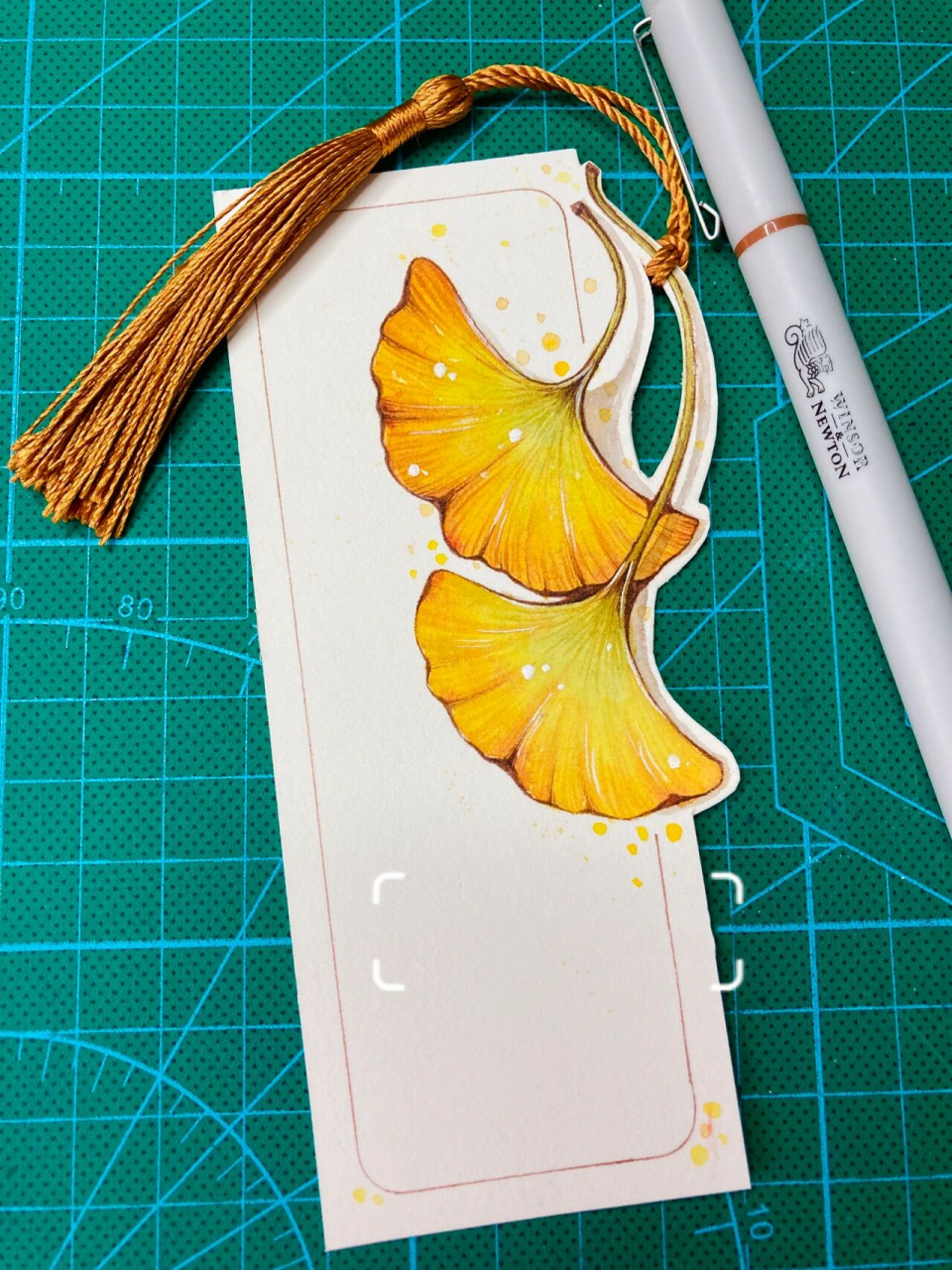 钢笔淡彩 银杏书签卡片 银杏叶花语:永恒的爱:银杏叶历史悠久,象征着