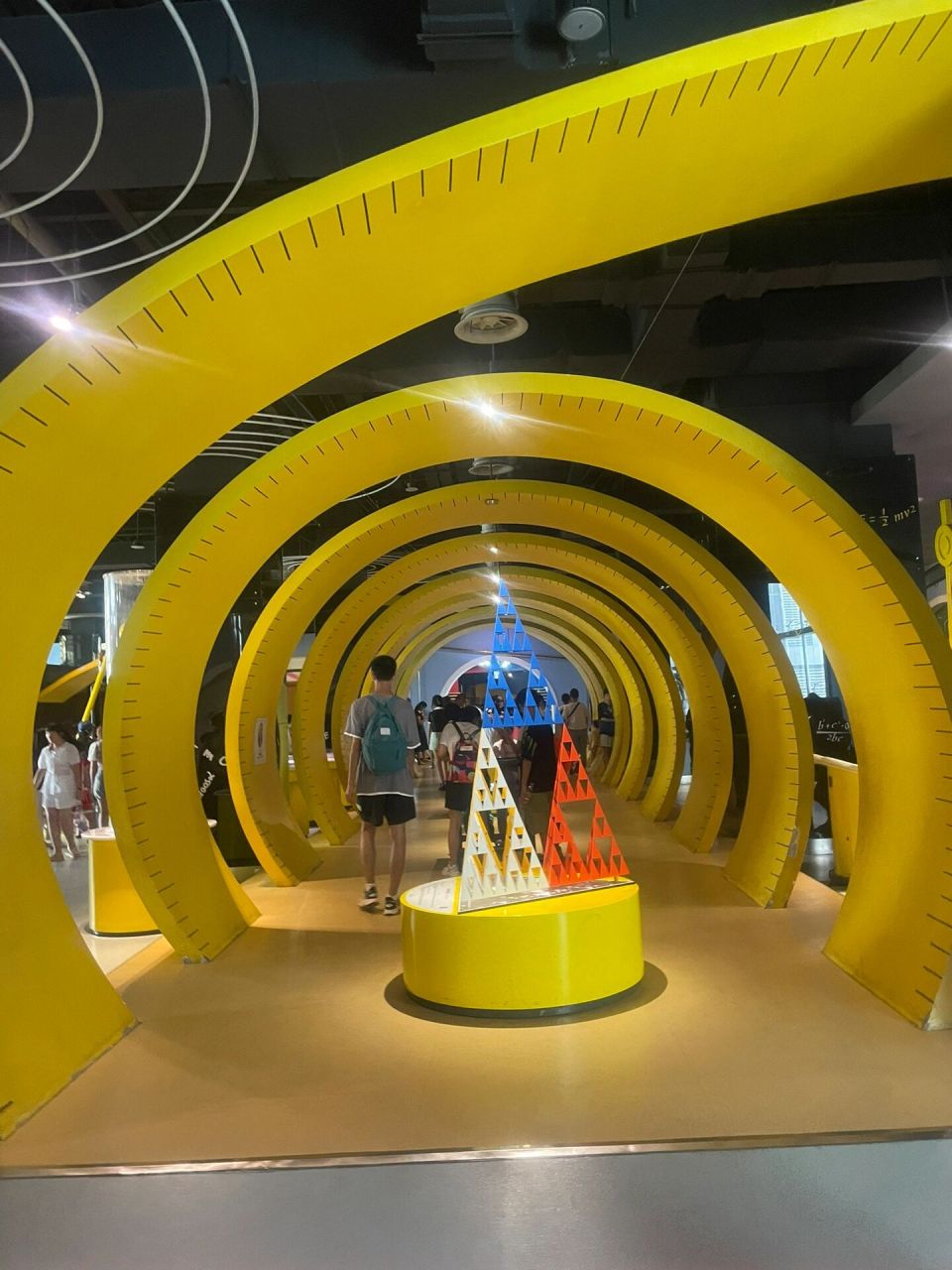 成都遛娃1661546615假期一定安排一次四川科技馆 酷暑带娃真