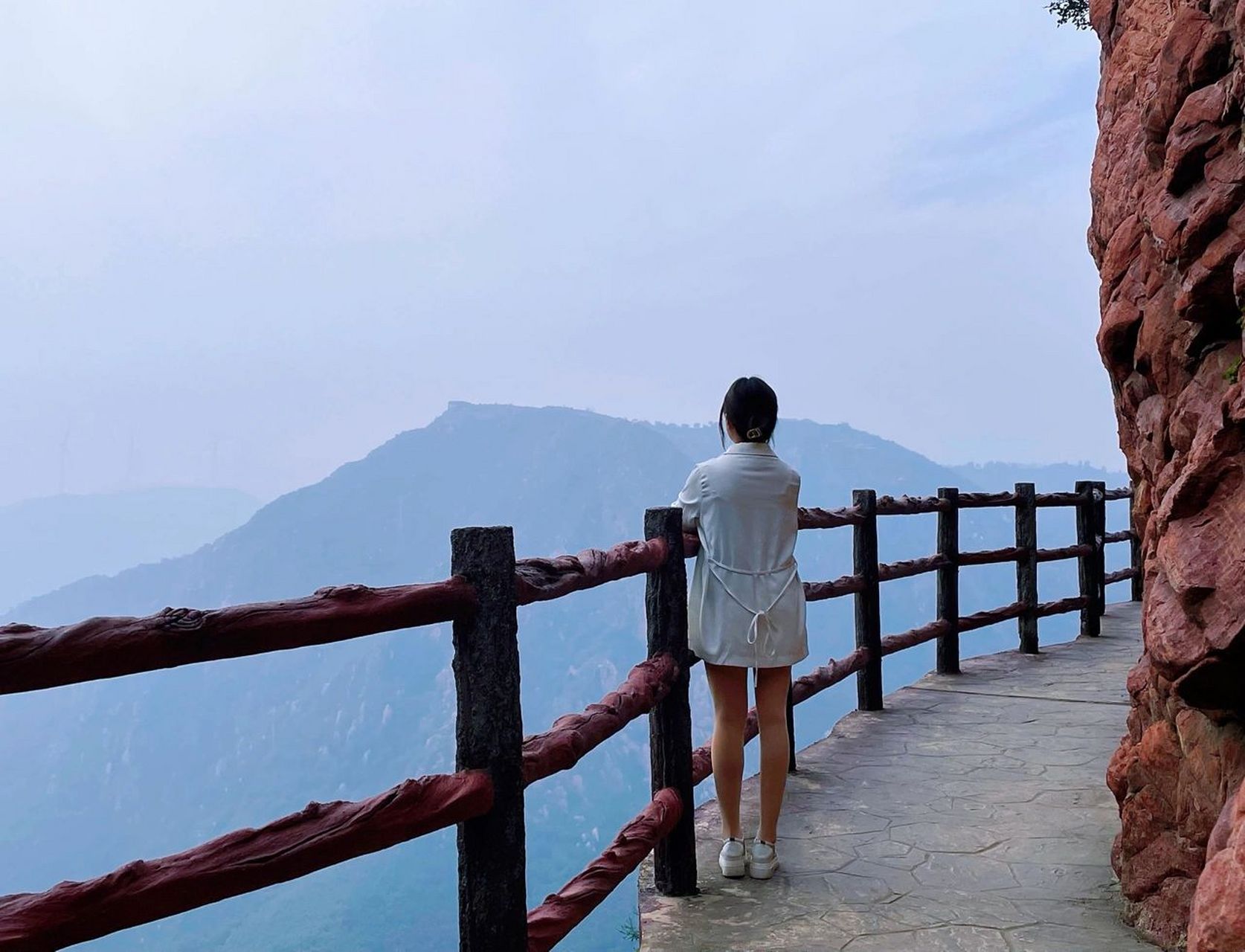 三泉湖景 伏羲山分为三个景区,分别是红石林,三泉湖,大峡谷