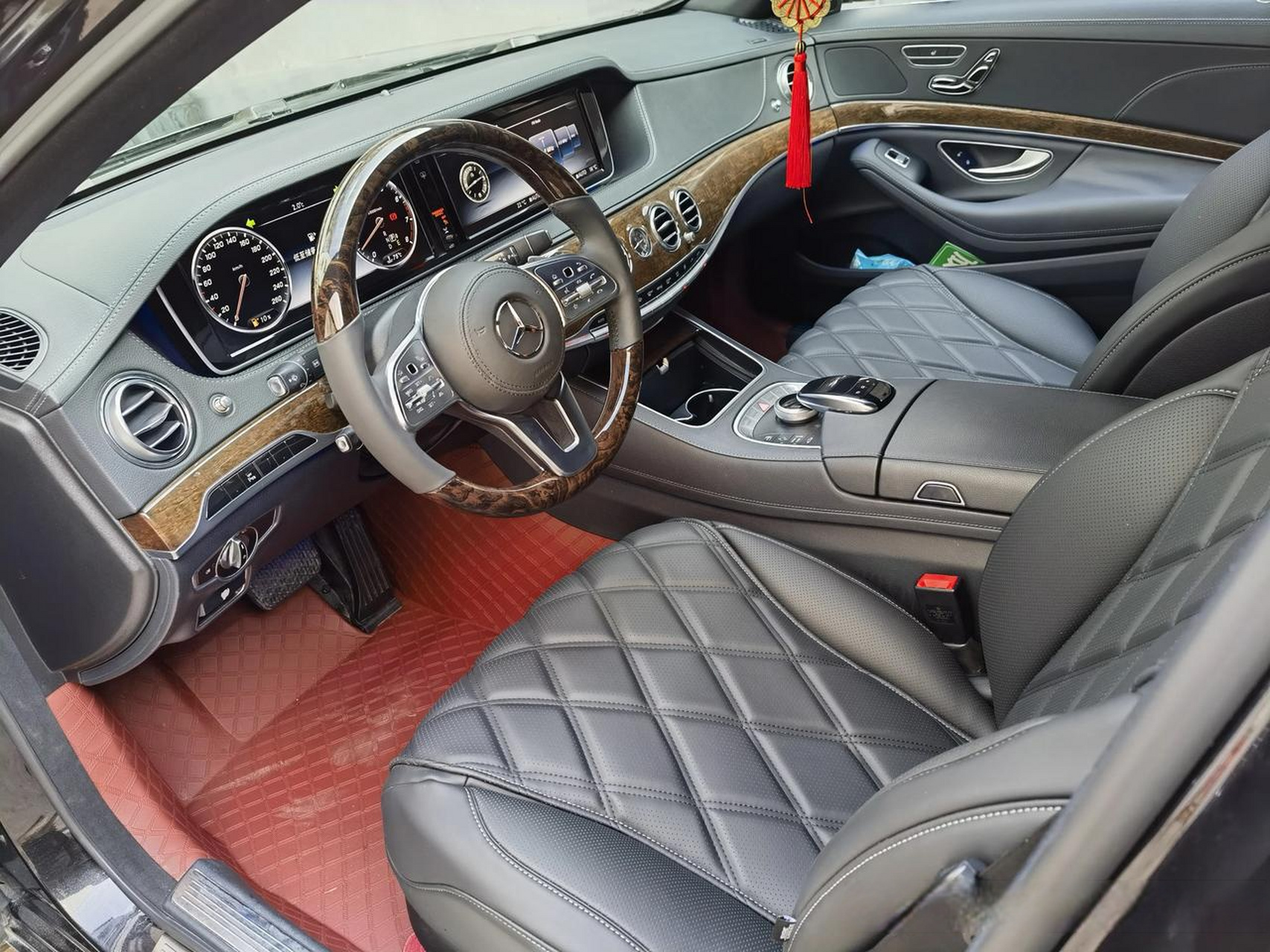 15年的奔驰s320老改新, 升级迈巴赫前后大包围,迈巴赫轮毂内饰五座改