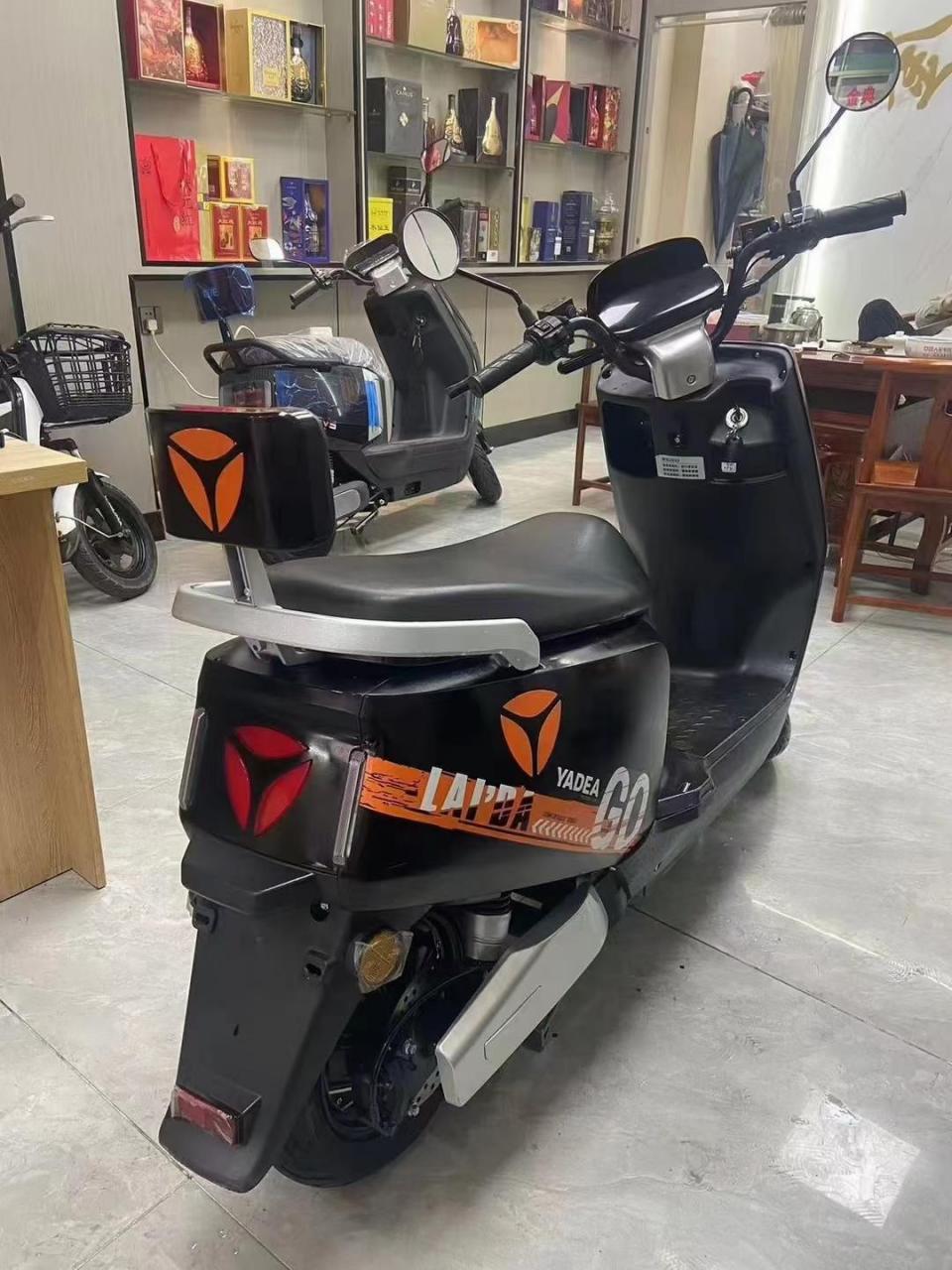 准新雅迪莱达2022电摩版,高配6个天能石墨烯电池,前后双碟刹刹车性能