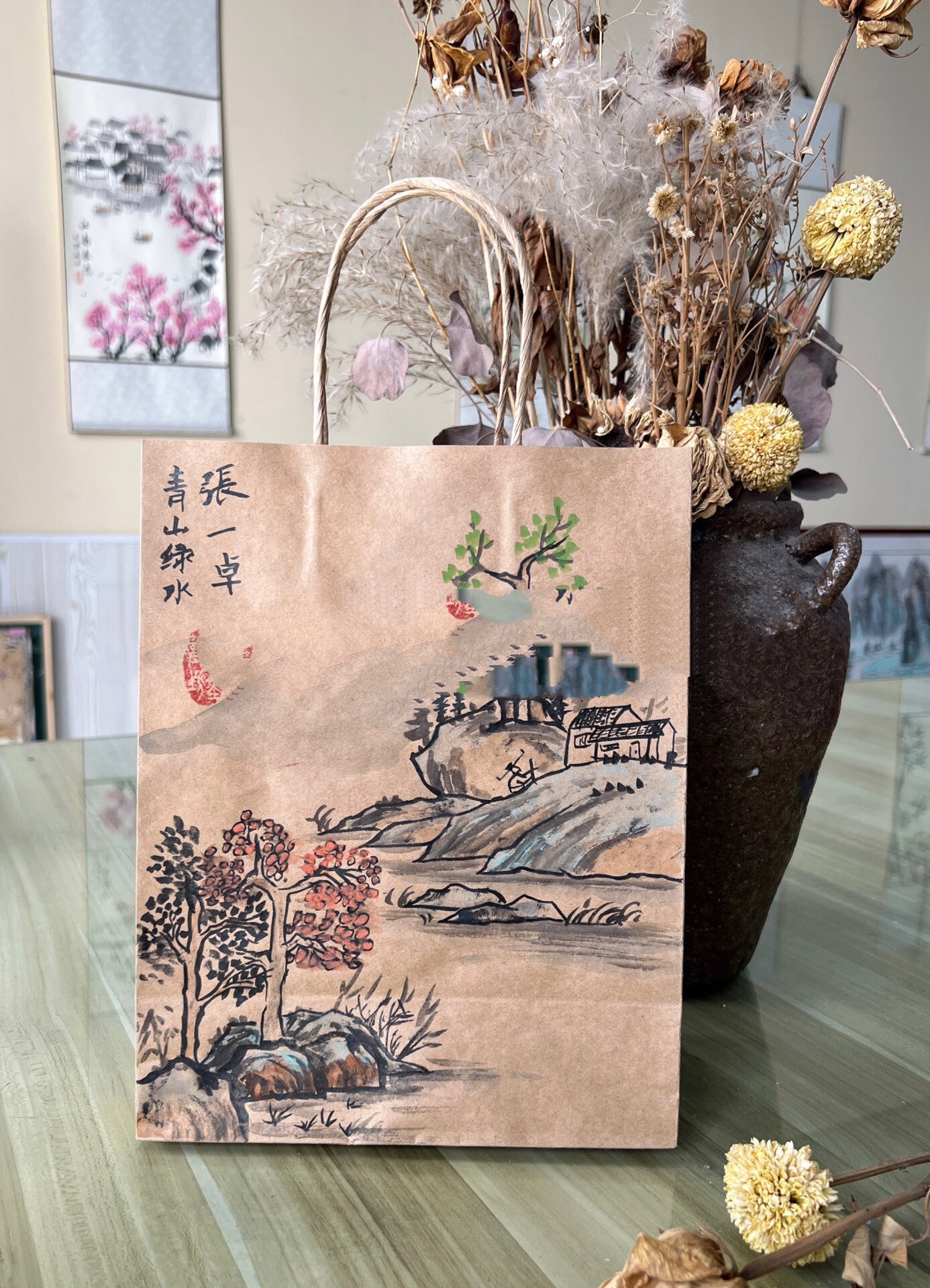 国画提升班作品——手绘牛皮纸袋 适合年龄:3年级以上学员.