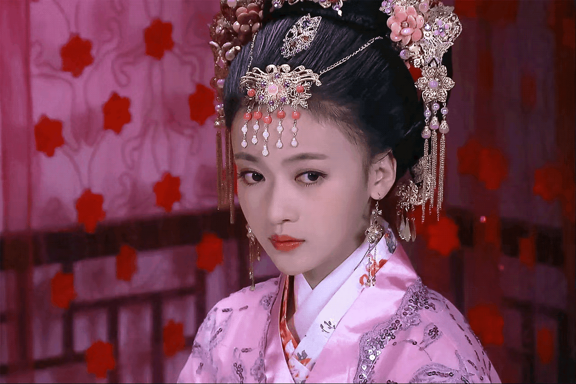 3,4有看古装剧的味儿 她的脸还挺适合古装剧的