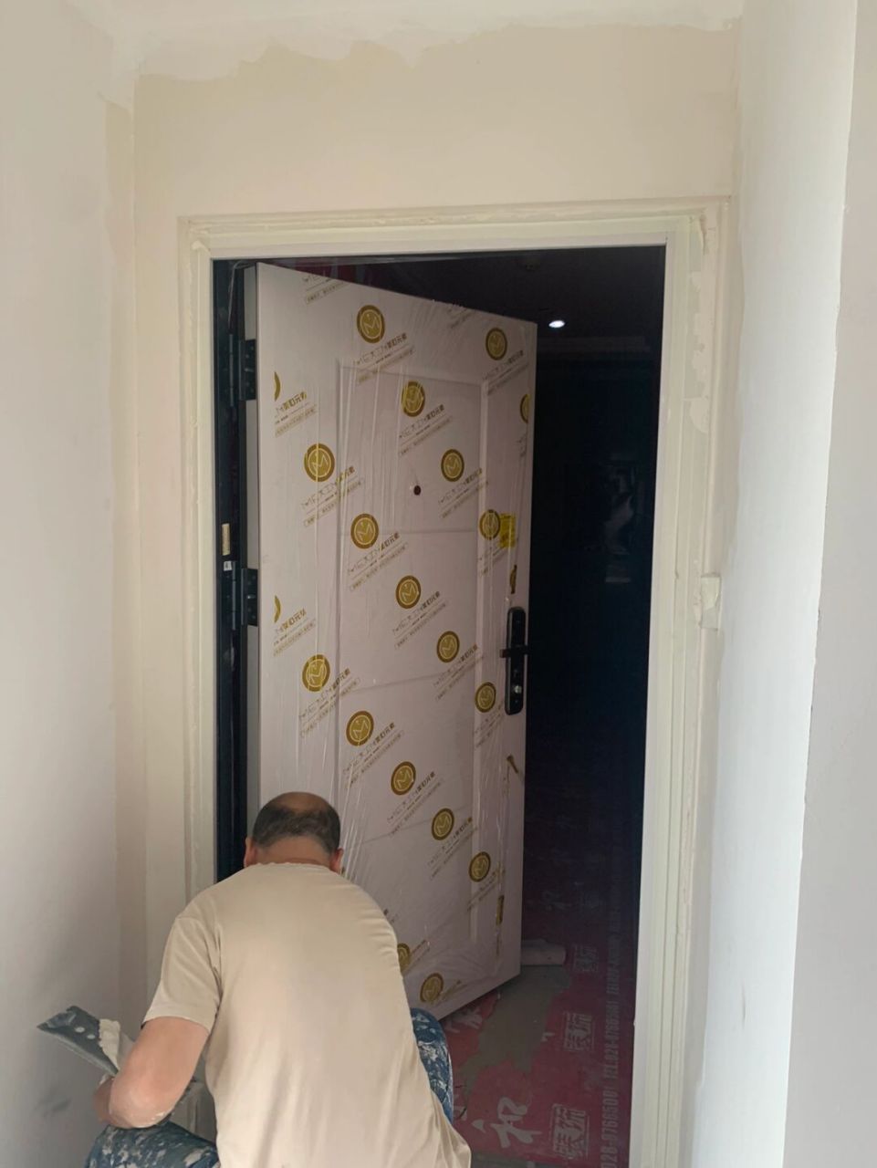 美心木门真的一生黑 图1:这个防盗门内侧,我之前下单就说要做一个半包