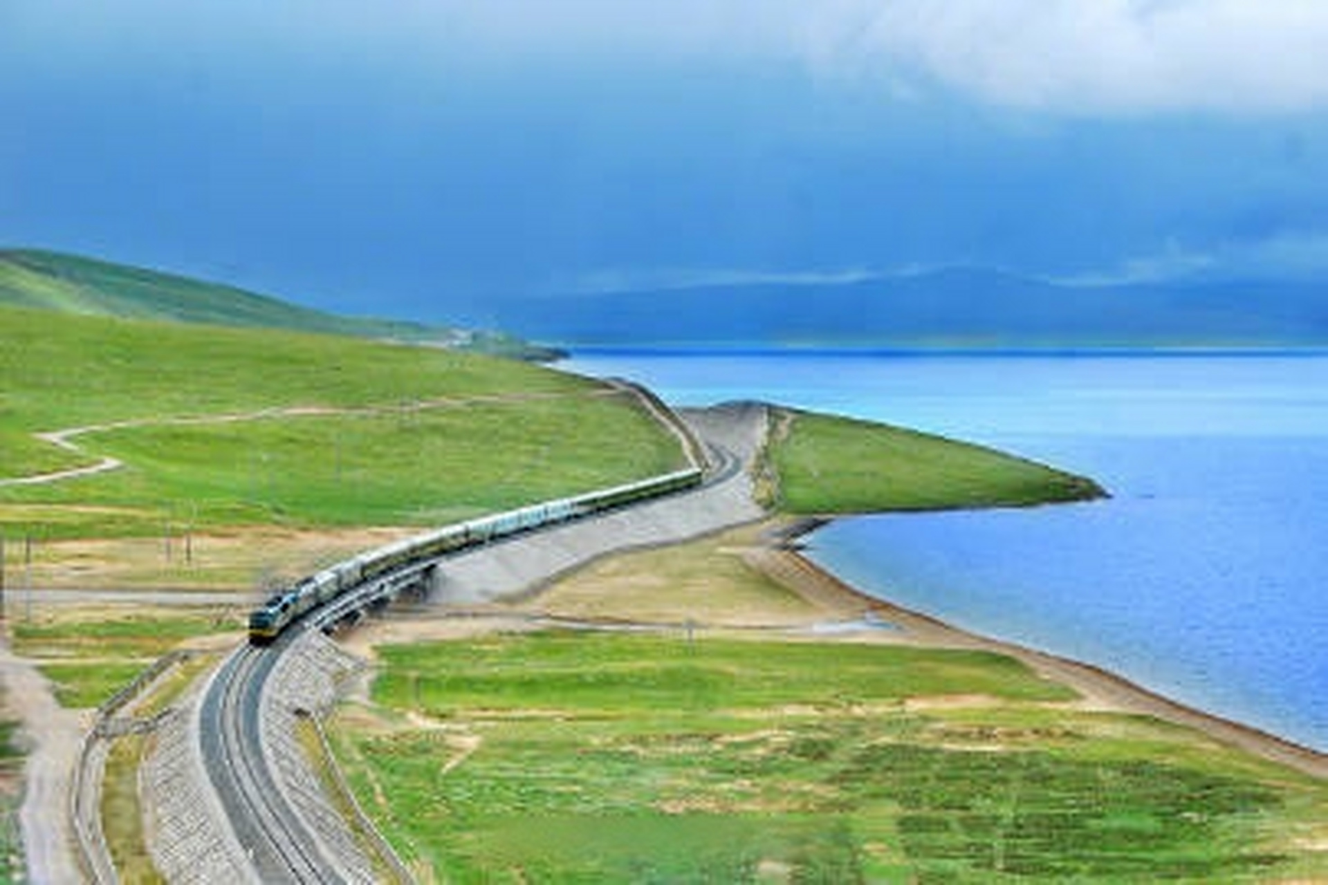 地理君带你看中国#之【夏蕴山河】坐上火车,去拉萨~  青藏铁路,由