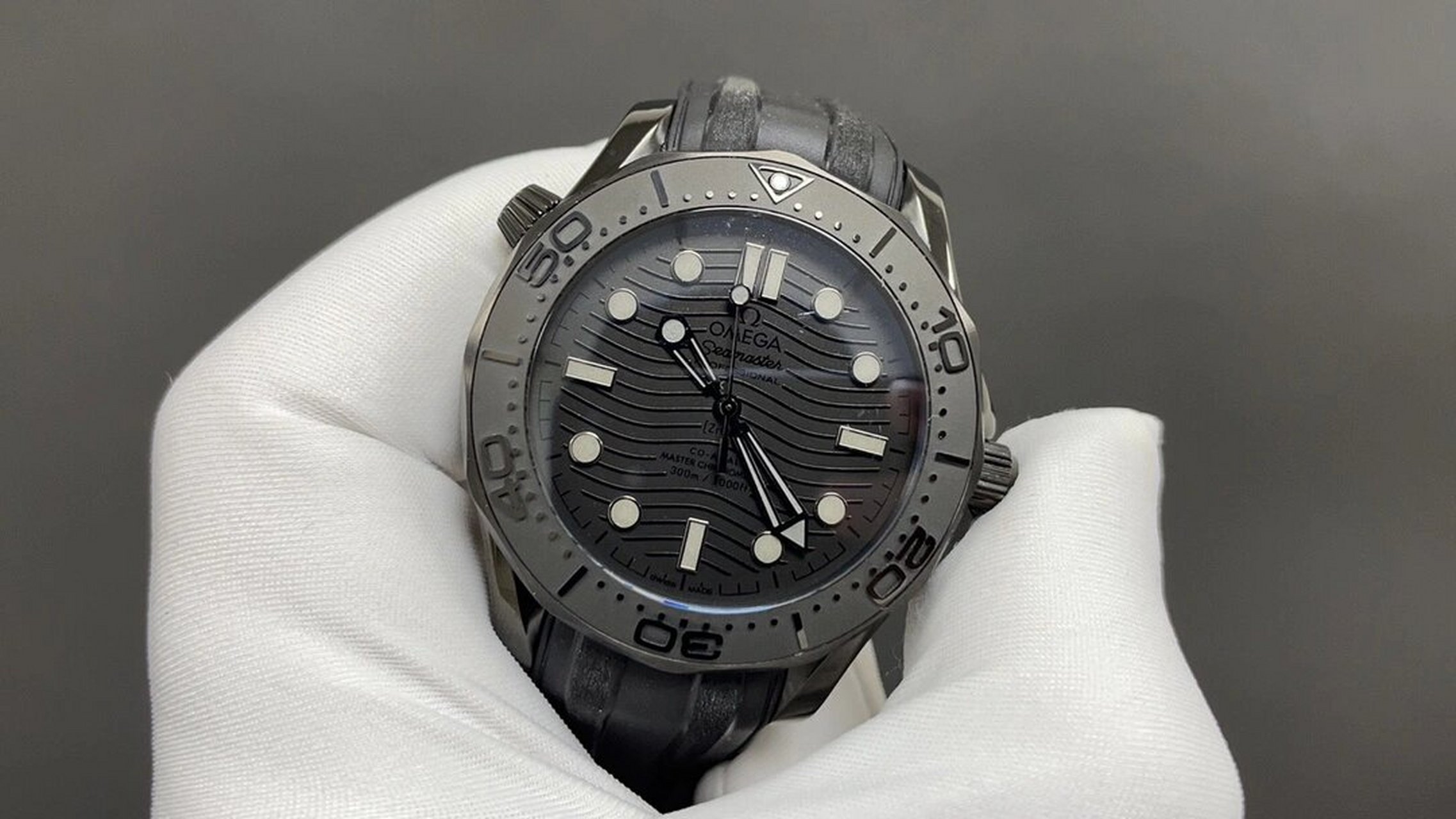 欧米茄墨黑海马300米 黑武士 欧米茄海马系列300米墨黑.