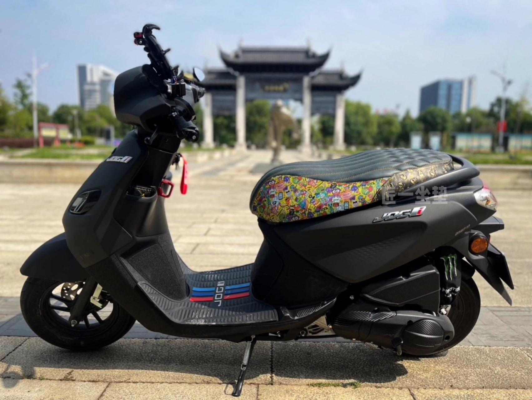 雅马哈巧格i125复古踏板摩托车改装案例.