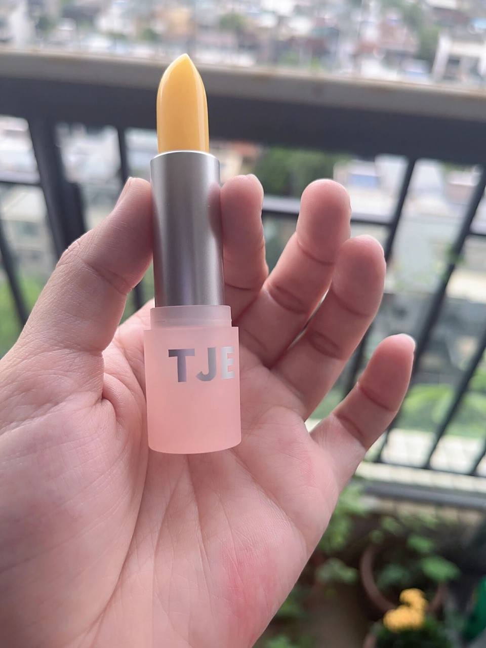 唇膏可以做什么(唇膏可以吃到嘴巴里面去吗)