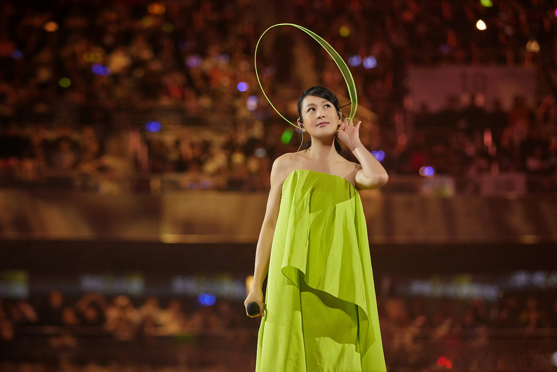 刘若英上海演唱会官宣# 泪了泪了~ 回顾青春岁月,对奶茶演唱会的这份