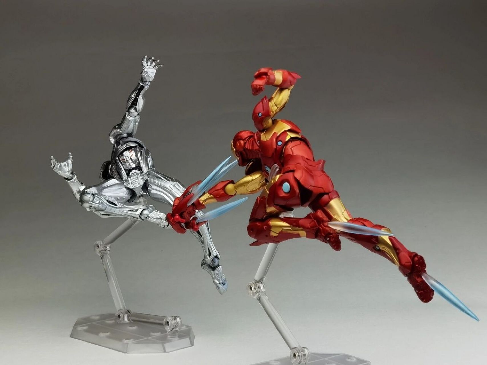 海洋堂movierevo 奥创 很经典的山口式可动玩具,乐趣无穷.