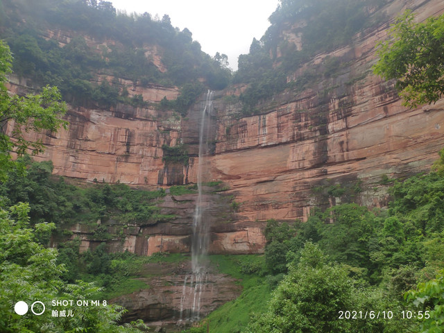 佛光岩景区(原名五柱峰景区)位于贵州省赤水市元厚镇