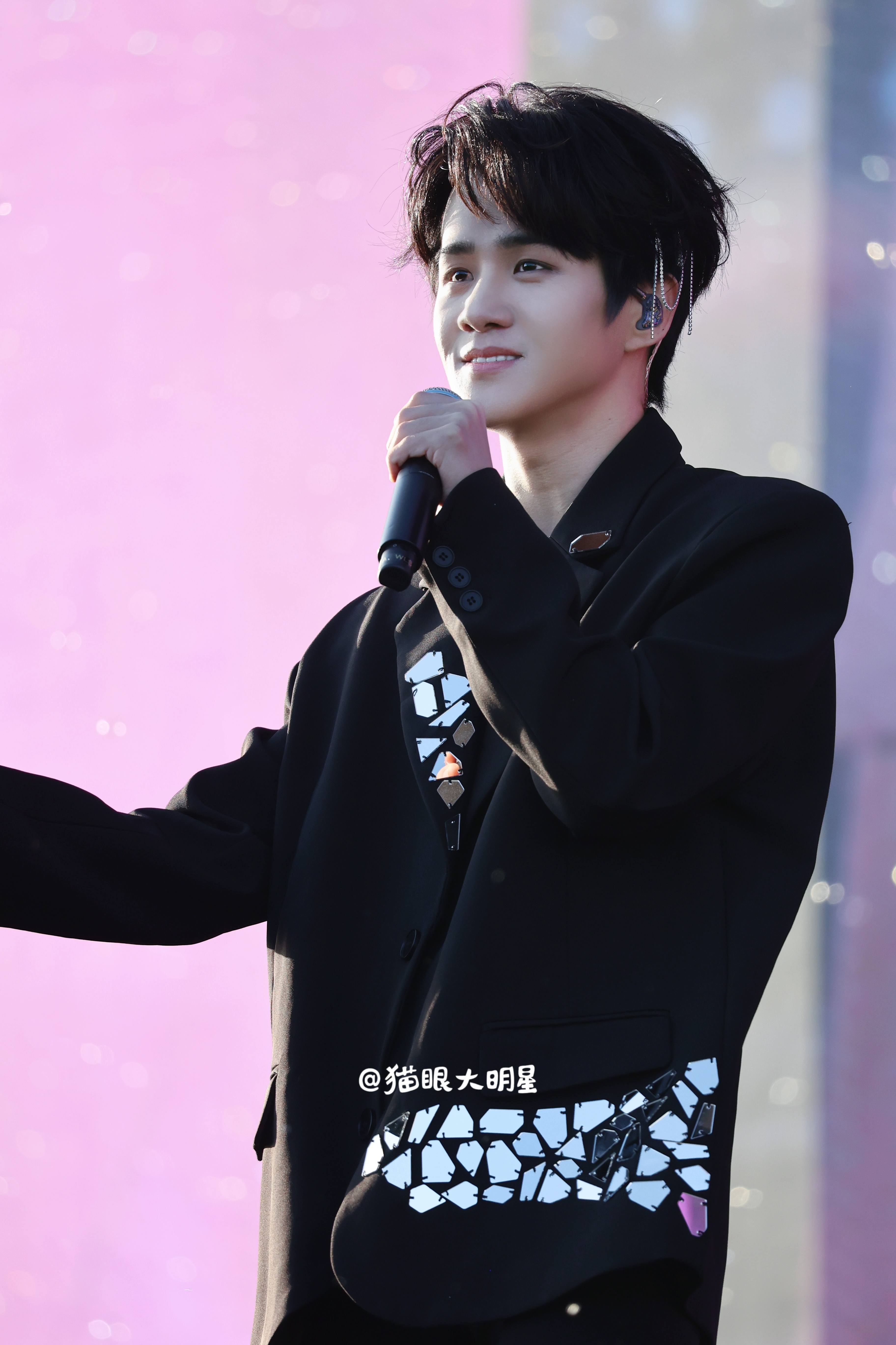 又帅又有才的人谁能不爱!每首歌都好好听!被狠狠圈粉啦!