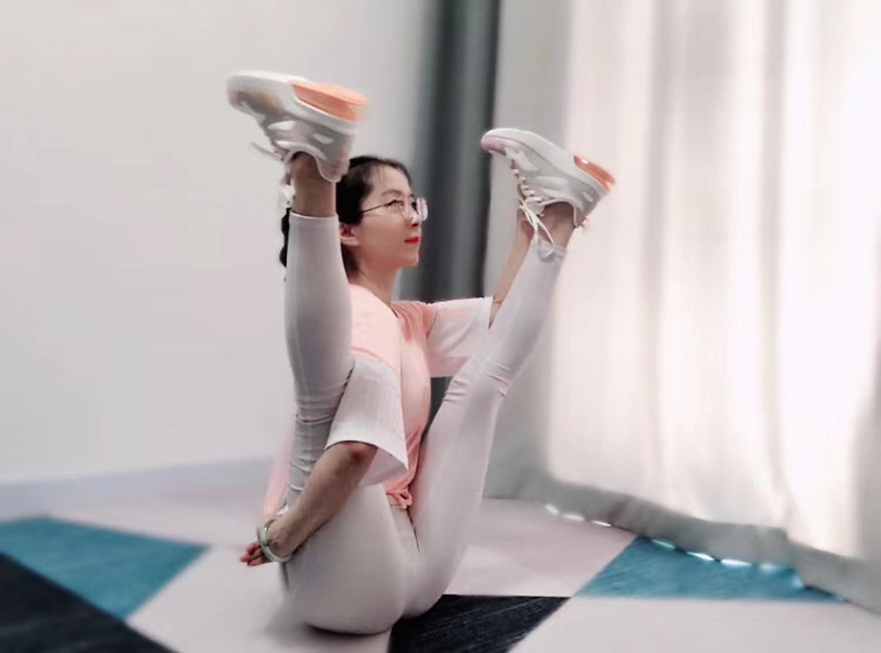 船式及各种变体分享,一个超级燃脂的体式 每天3分钟船式,告别游泳圈.