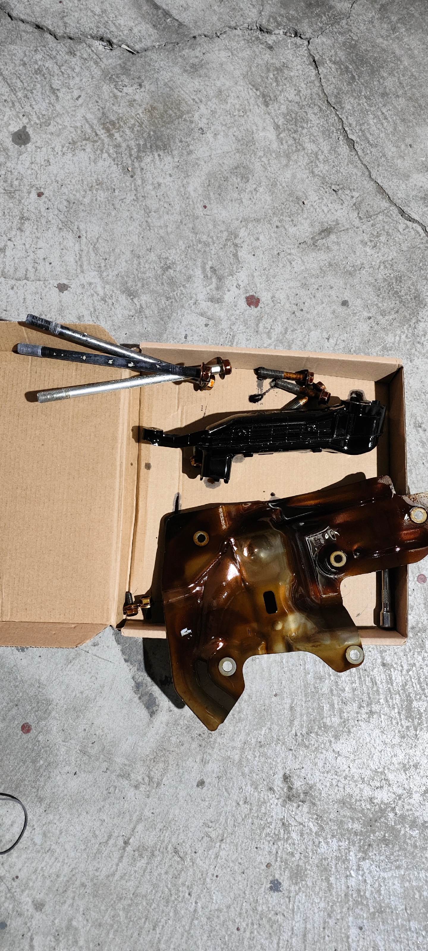 汉兰达发动机异响,经检查是平衡轴坏了