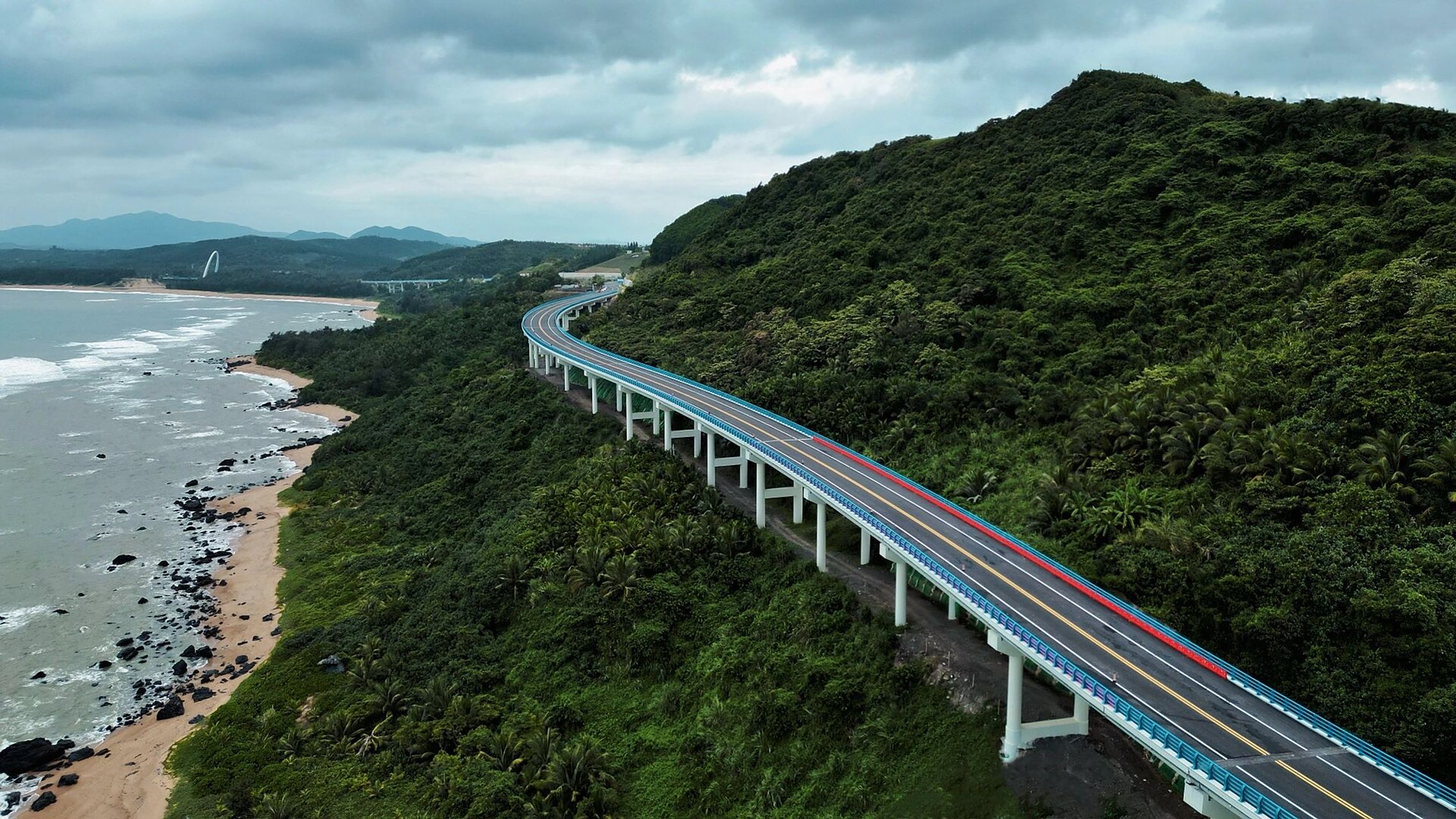环岛旅游公路万宁正门岭段 海南环岛旅游公路万宁正门岭段就要通车了
