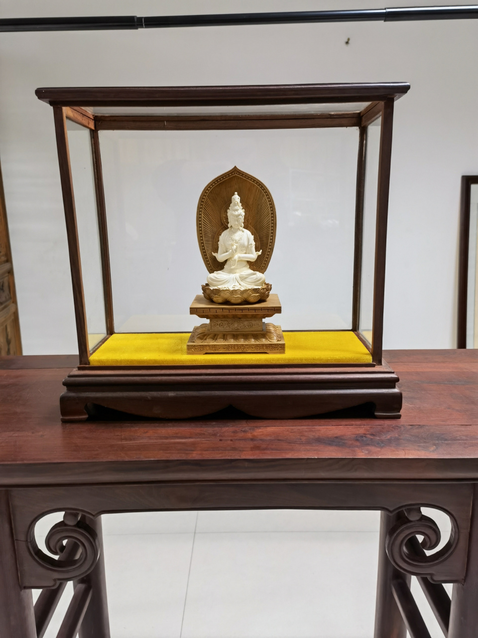 观自在 猛犸牙雕 檀香底座 总体高度29厘米 问题多的朋友真的别在这里