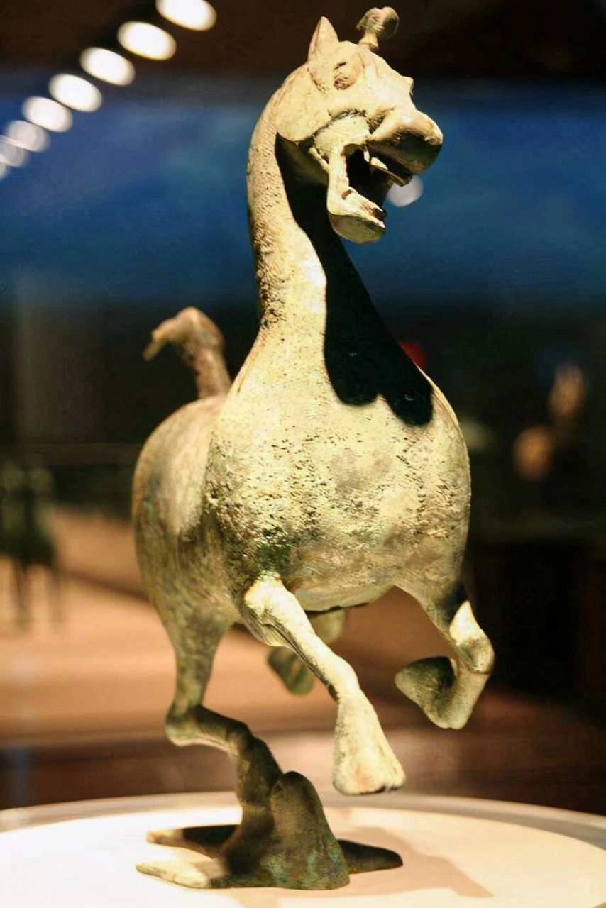 甘肃博物馆|东汉铜奔马,又名"马踏飞燕" 铜奔马,又名"马踏飞燕","马超