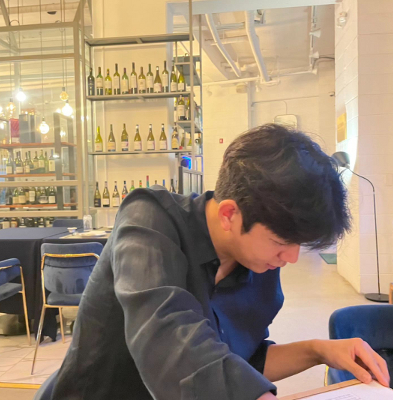 羽毛球# 许久未见的李龙大,看起来有些无聊中带着惬意啊#杨晨大神