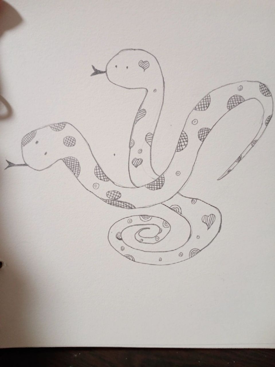 直接从楼上直冲我而来,用手挡两次攻击,看到地上有把菜刀,第三次攻击