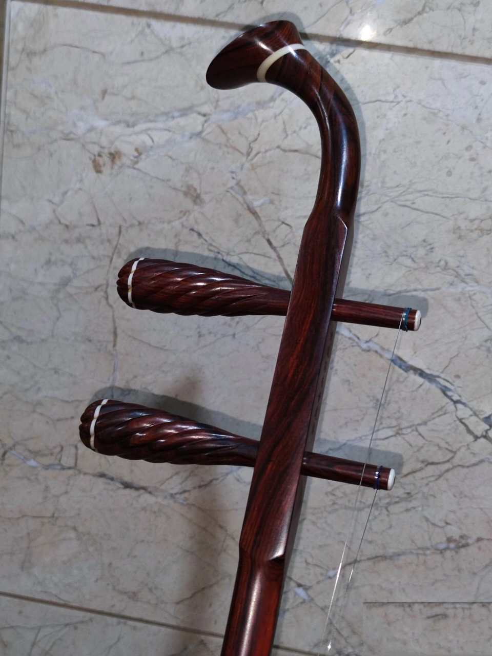 二胡低价转让,需要可以联系 黄花梨二胡 鬼脸纹 海南黄花梨纯手工演奏