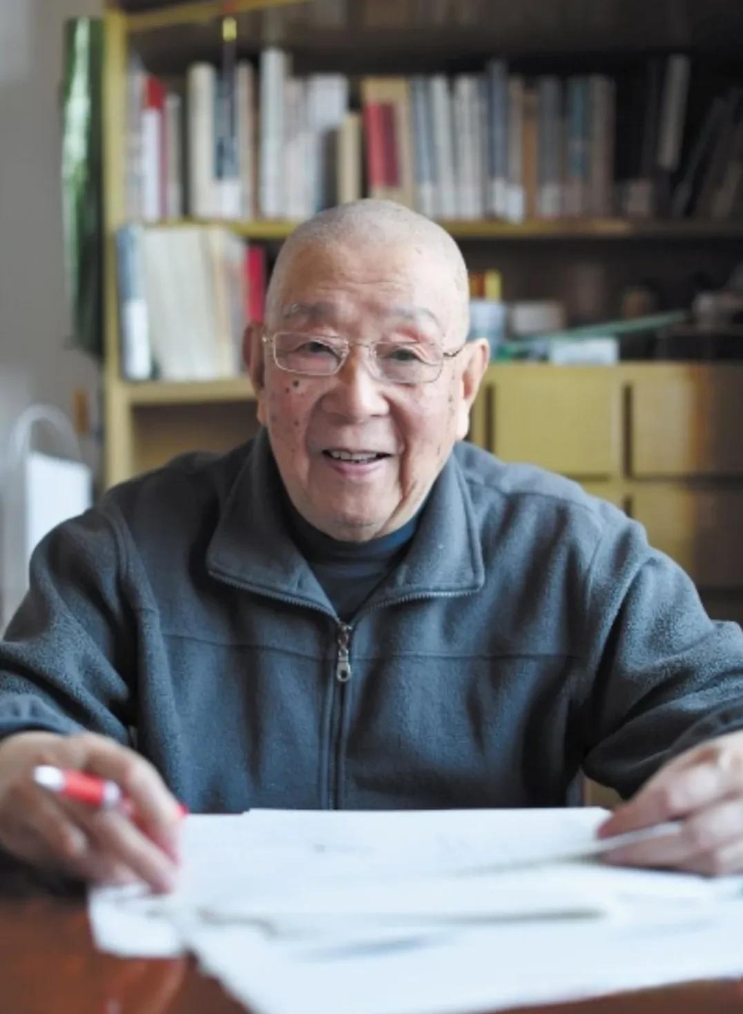 钟叔河读高中时,和心仪的女孩偷偷去考了新闻干部培训班,结果,当他