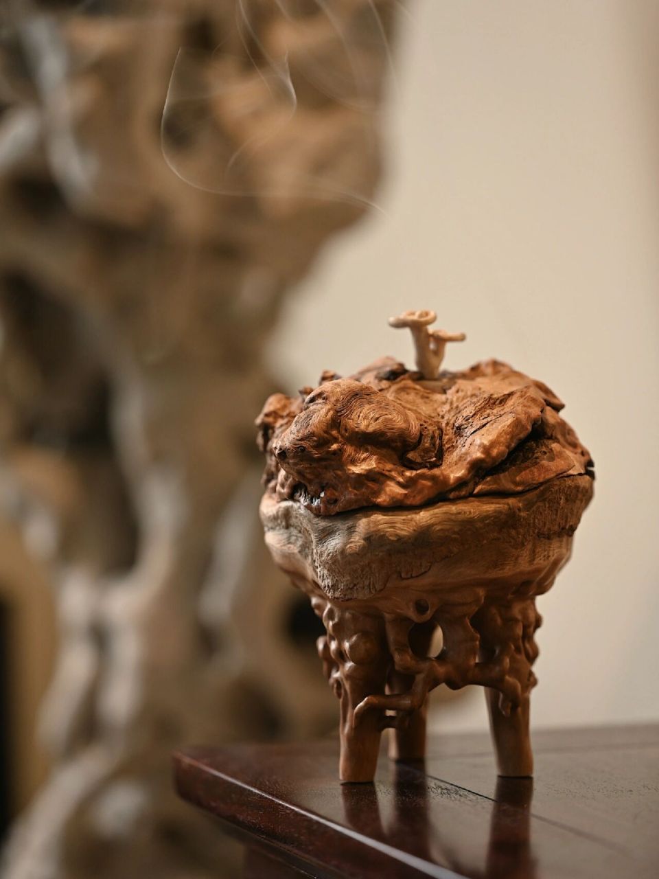 16 荔枝木|三足香炉 天然荔枝木为材,纹理虬结盘错,三足而立,道法