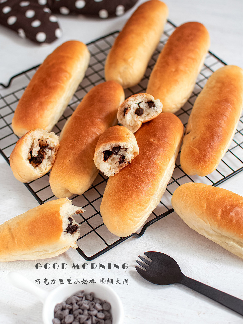 小奶棒面包(食谱) 特别受小朋友欢迎的奶棒面包, 小小一根,拿在手上吃