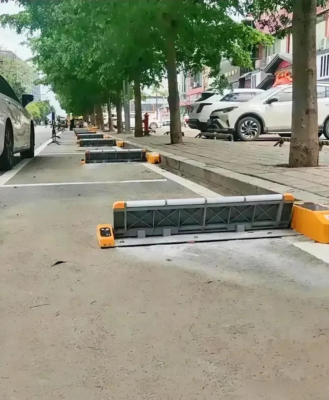 搞这么复杂和高科技,要收多少停车费,才能捞回停车位的建设成本呀?