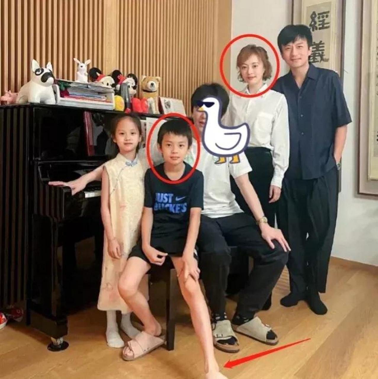 邓超和孙俪的女儿小花带着爸妈上了热搜,本事不小,小花给爸爸的知心话