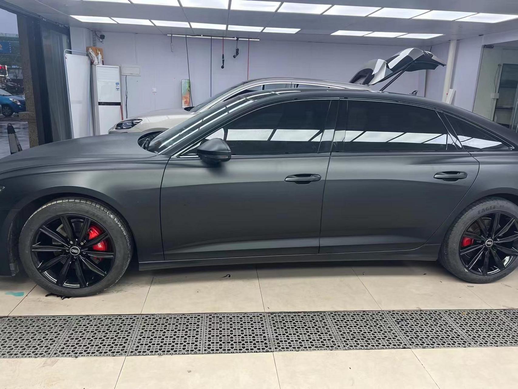 奥迪a6改色膜磨砂黑上车效果