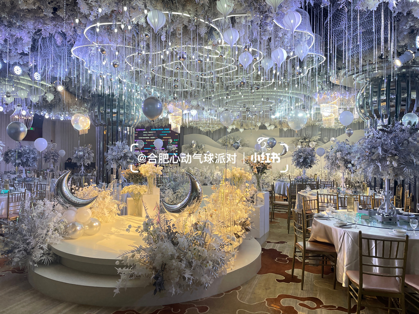 法姬娜婚礼堂水晶厅布置 霍邱县 小仙女说觉得婚礼堂都一样,想装饰一