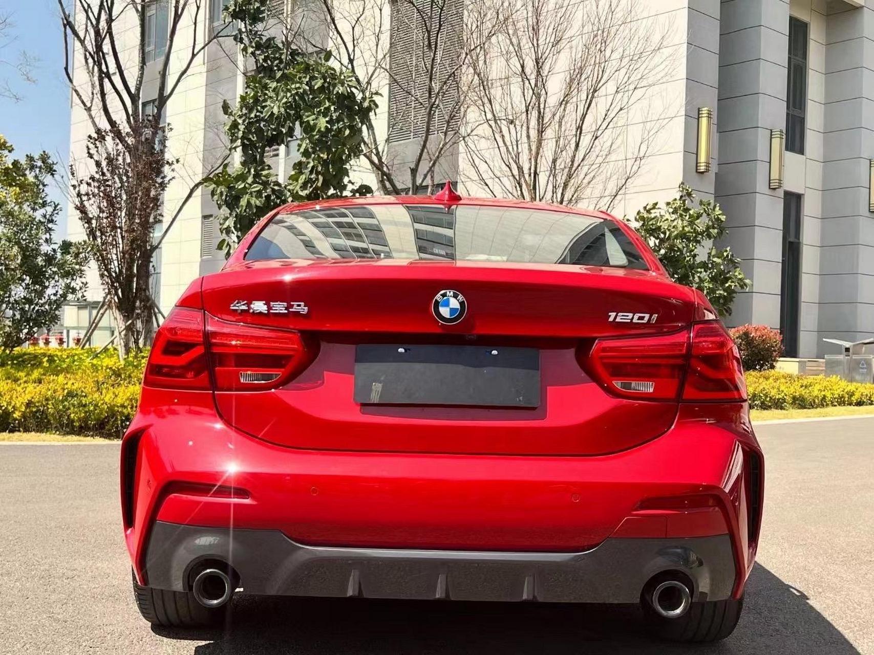 宝马1系 2021款 120i m运动曜夜版 国vi  20年12月上牌  表显5万公里