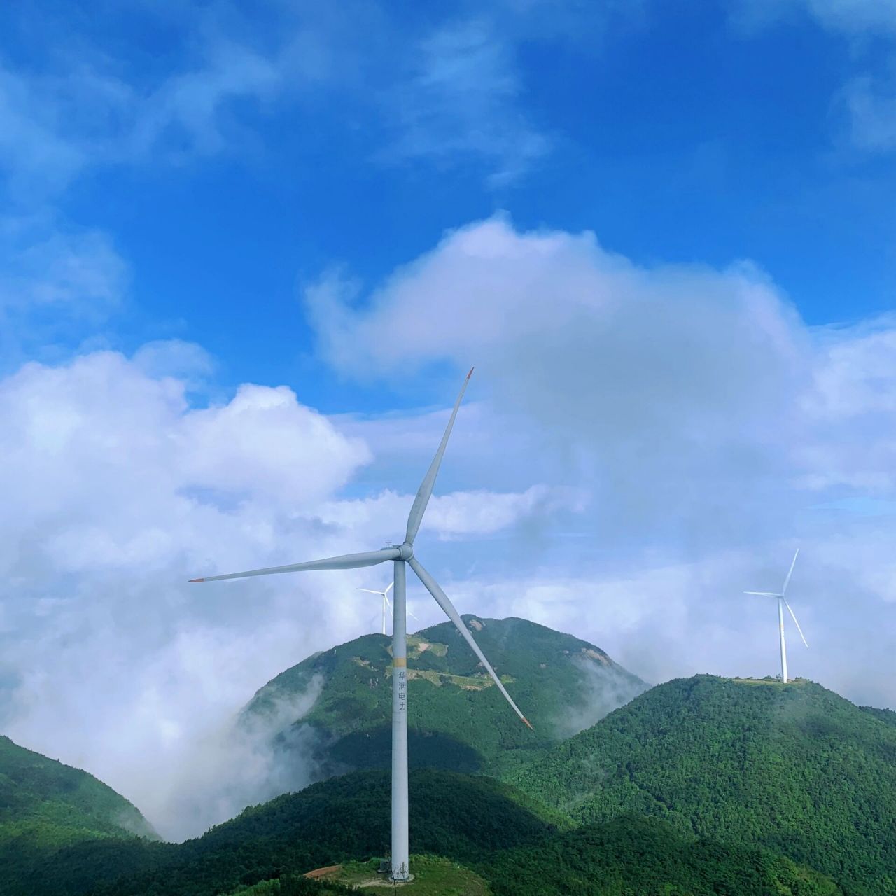 韶关|新丰·猴岩风车山92 7215小众人少打卡地之一 免费打卡