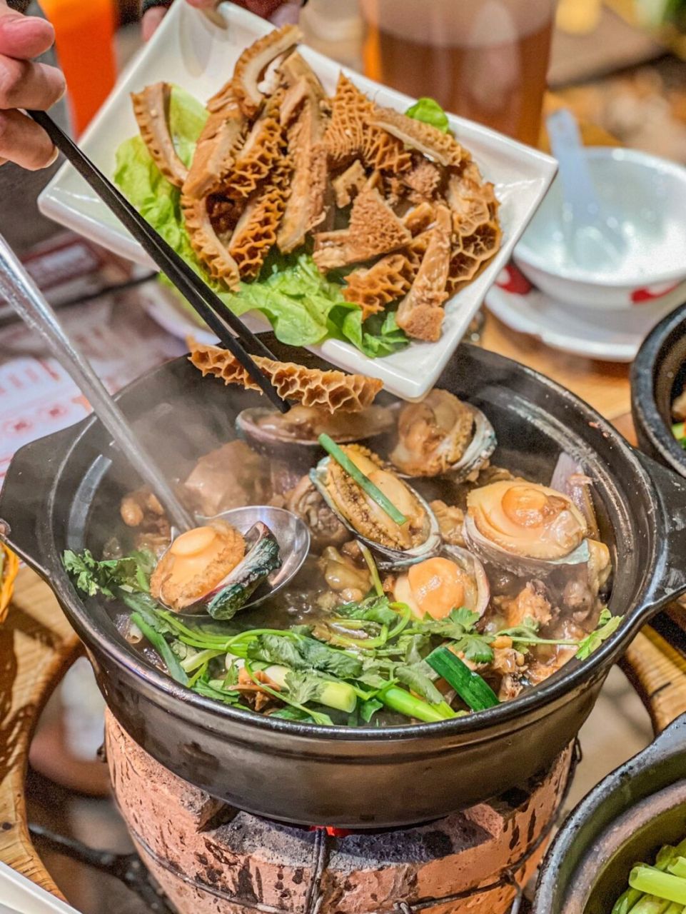 东莞探店|无限n刷7515料超足的鲍鱼鸡煲02 · 如果有人问哪里