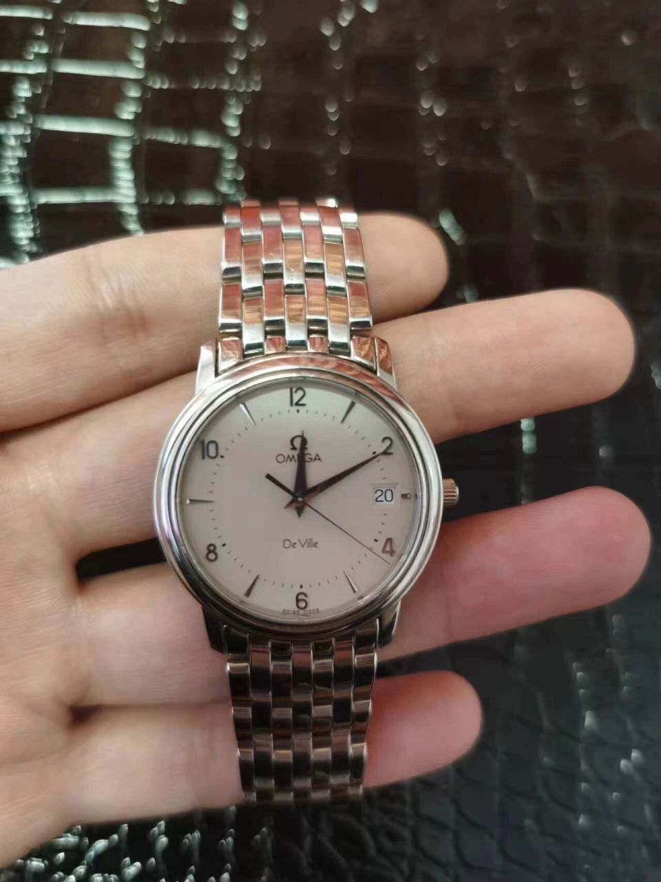 欧米茄Ω蝶飞系列 石英白钢链 经典大三针 奶油白盘带日历 男士手表