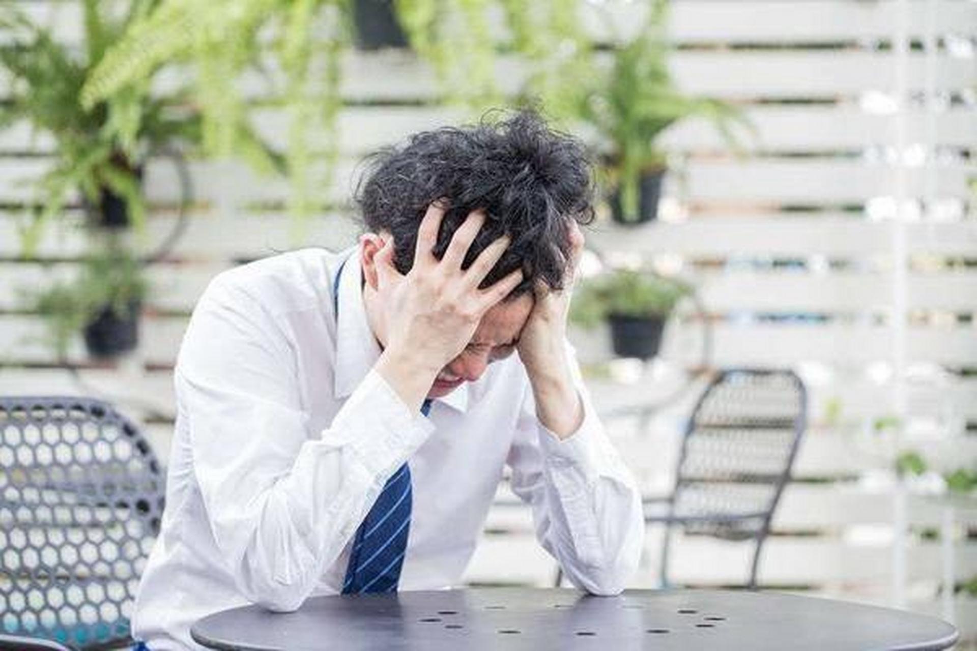 我老公以前是跑长途汽车的,以前很少在家,这两年不是