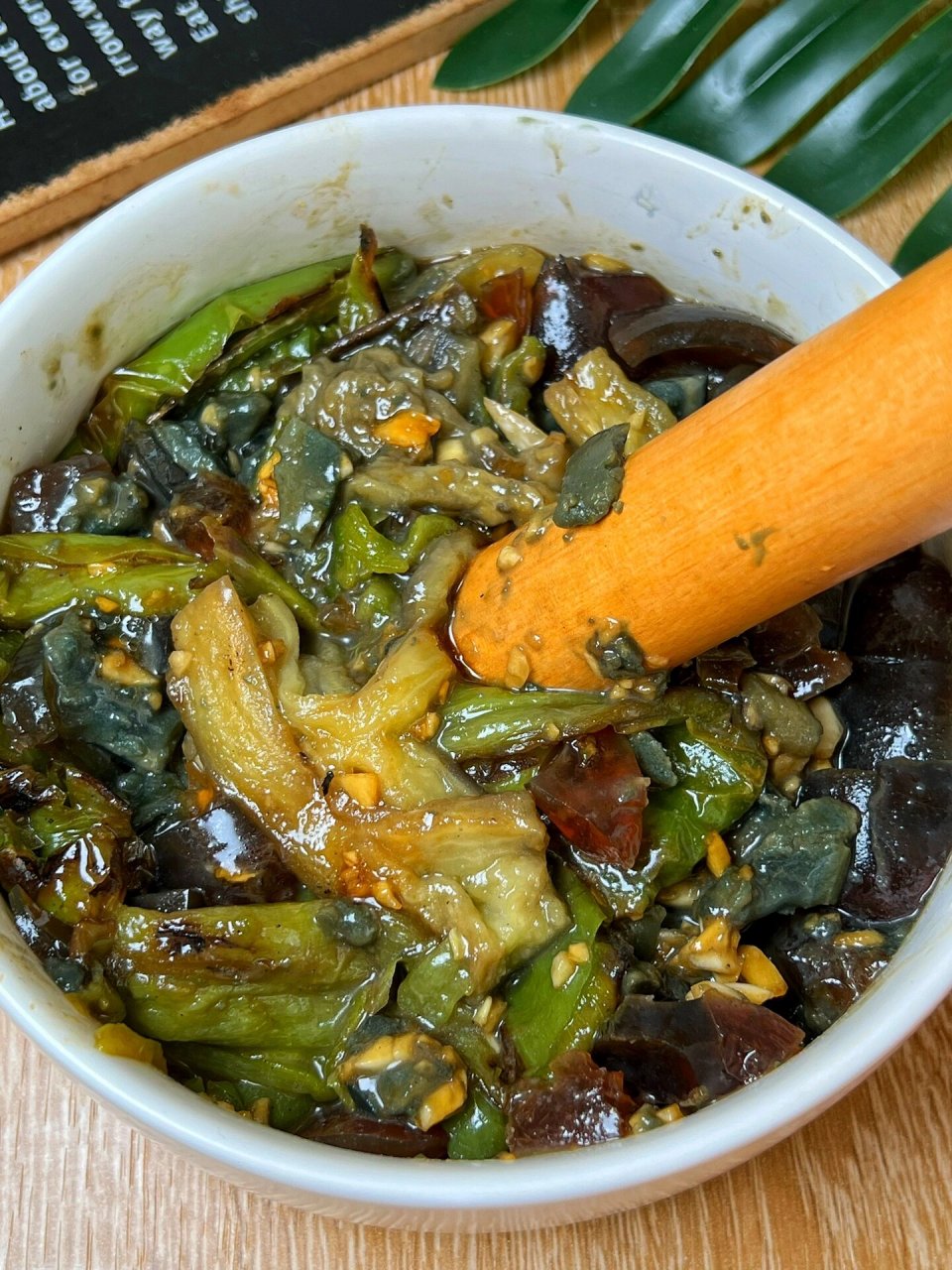 每次去湘菜馆必点的擂辣椒茄子皮蛋7515 味道真的吃一口忘不了