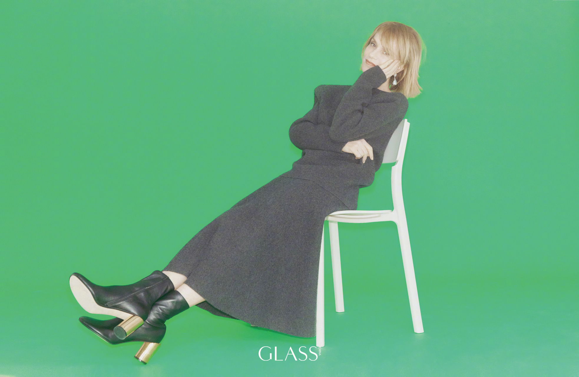 时光星赏#  伊莎贝尔·于佩尔登上《glass》杂志中文版九月刊写真.