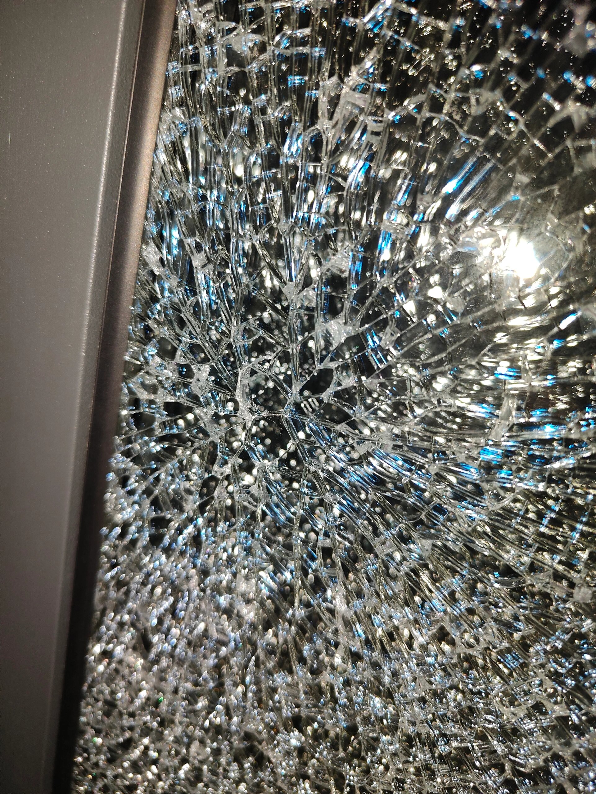 玻璃自爆 看蝴蝶斑 有蝴蝶班一定是自爆