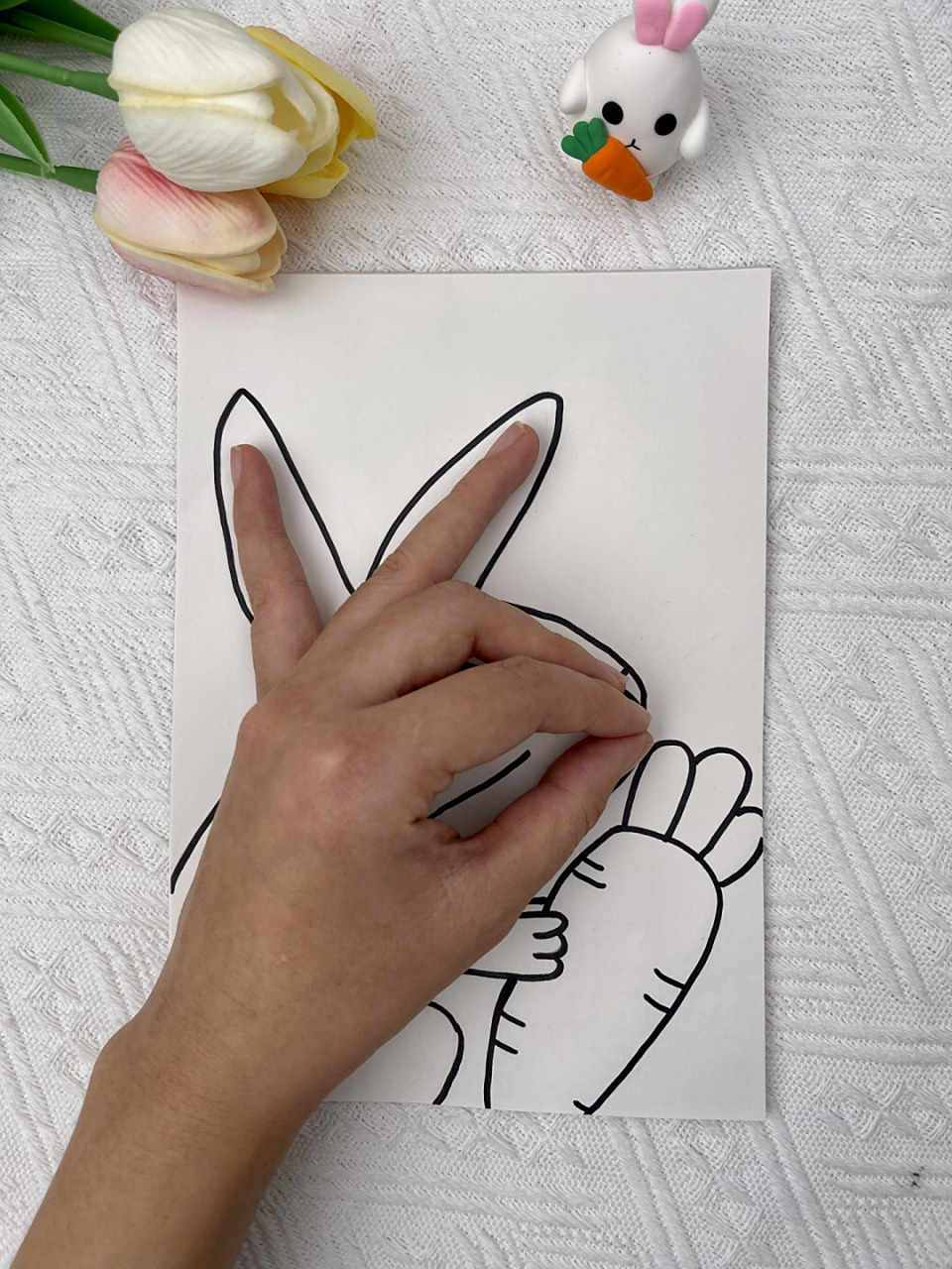 手掌画小兔子,这种小兔子你喜欢吗#创意手工# #我的手工日常# #简笔画