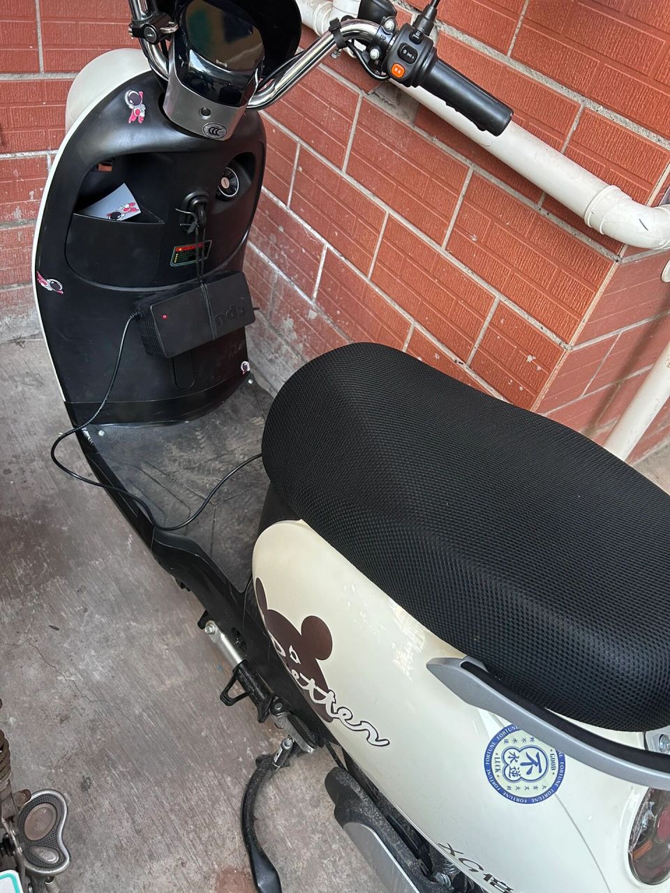 失望的倍特电动车小玛卡,买车还是要大牌 最近电动车上路查的凶,又不