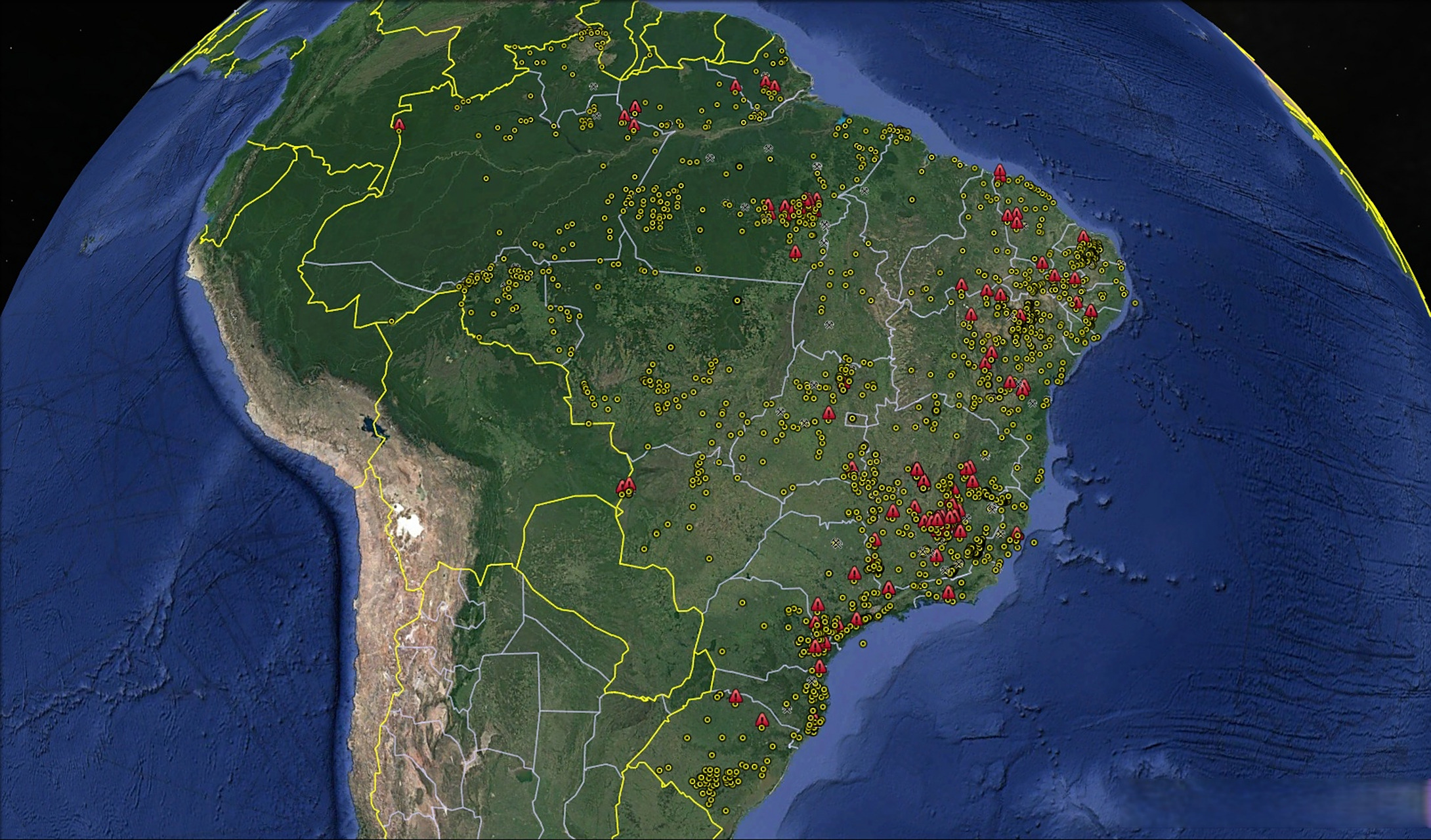 巴西的矿山分布图,红色为铁矿.