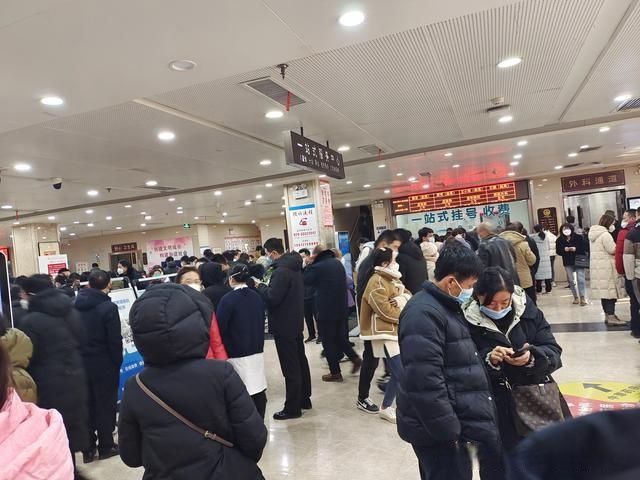 关于中日友好医院黄牛排队挂号，收取合理费用的信息
