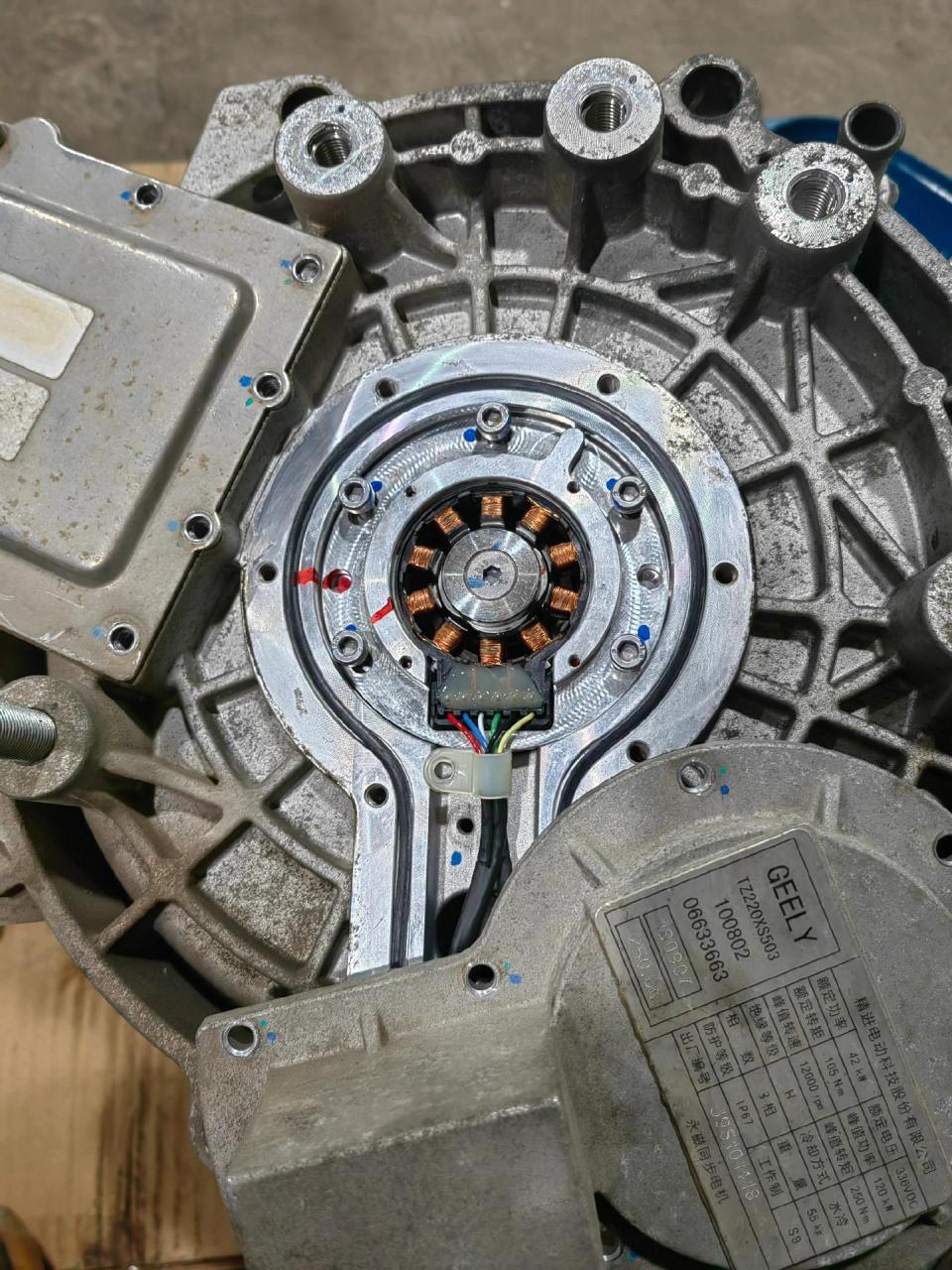 帝豪ev动力电机差速器同时维修,4儿子报价两万加.