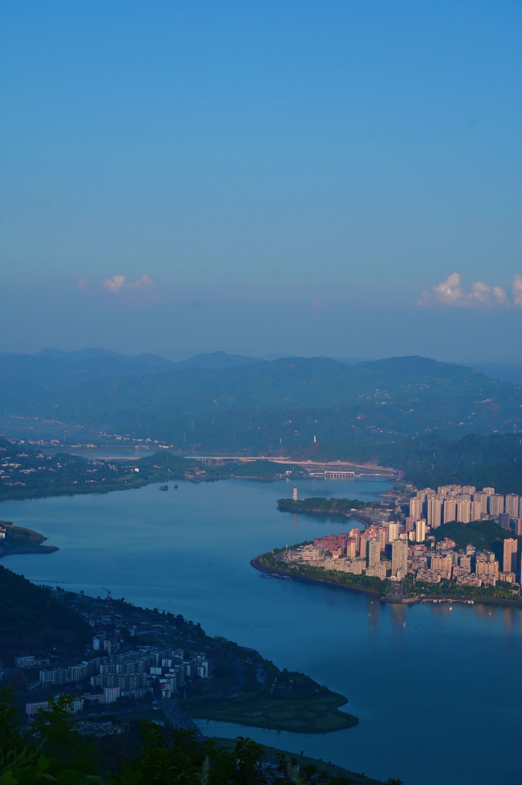 第一篇 |   大美开州 热爱漫无边际 生活自有分寸