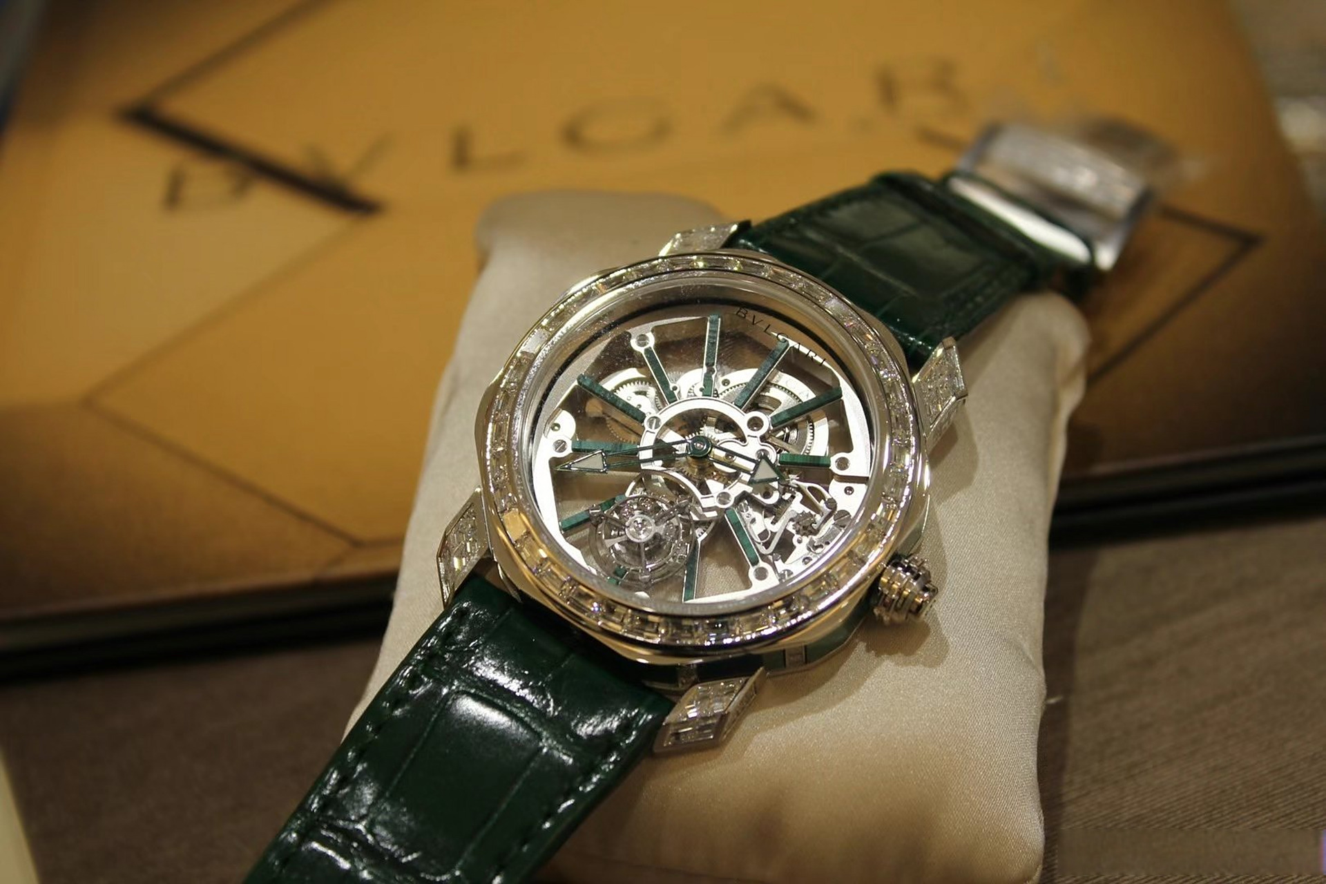 bvlgari宝格丽新款陀飞轮 镂空 男士腕表 #宝格丽octo系列手表##时尚