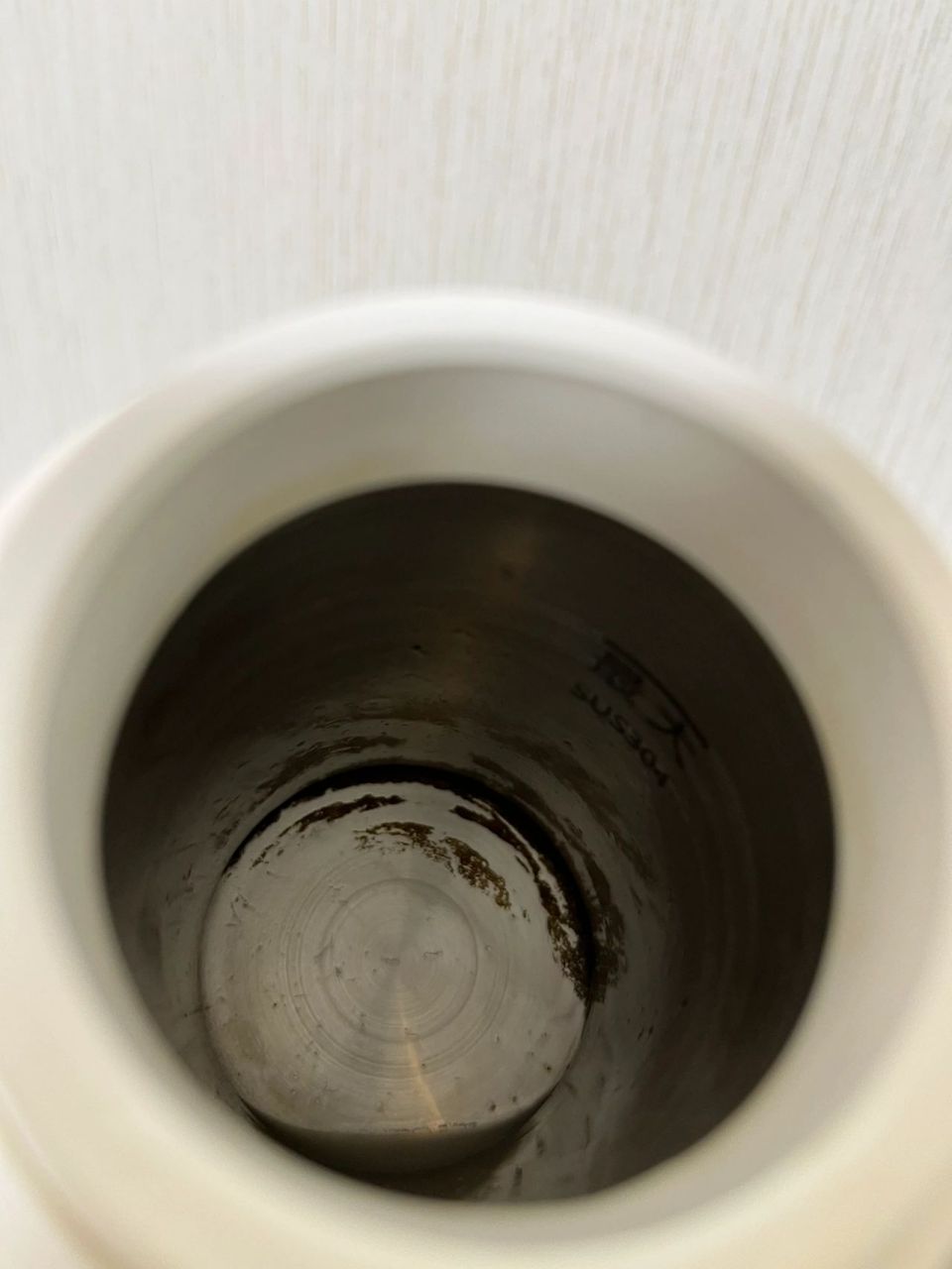 304不锈钢生锈了,不要丢也不要急着买除锈 去年的可加热保温杯,因为