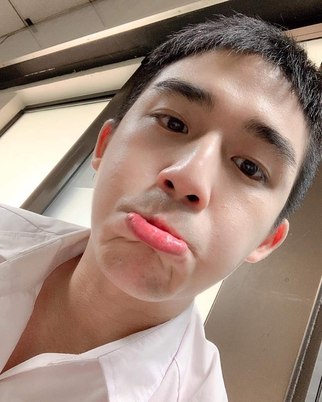 来自马来西亚的男星李博翔今日发文哭诉自己的噩梦经历.