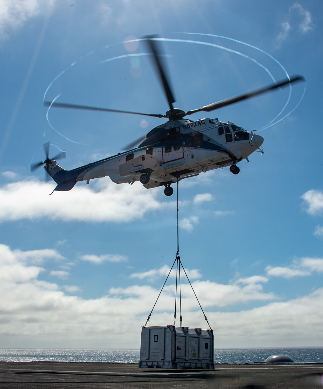 空客h225垂直补给直升机